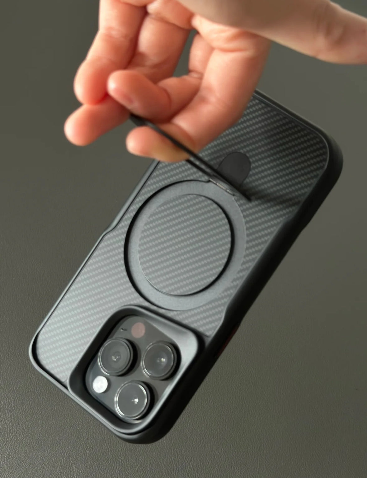 Black Carbon Fiber Style with Stand